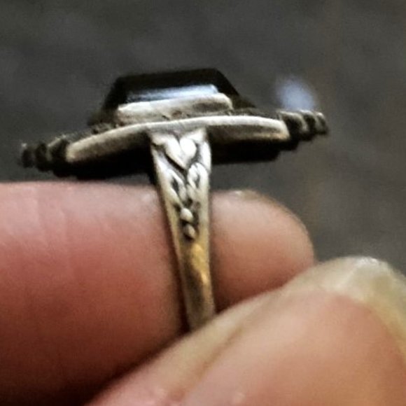 Art deco masterpiece: Antique signed sterling, marcasite and onyx ring, size 5 - Picture 4 of 5